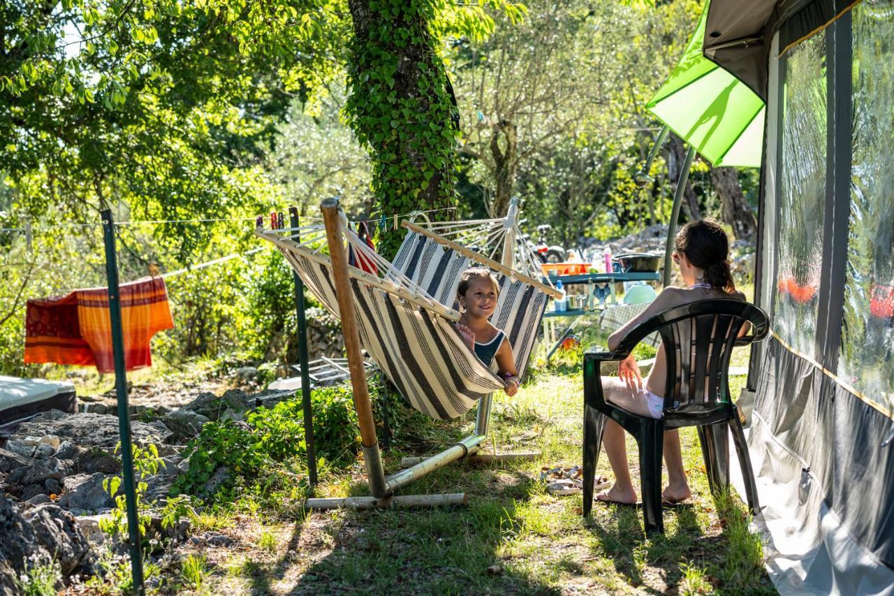 Charmant camping Familiale 3 Etoiles vue 360 plage piscine à débordement empl XXL Labeaume Exterior foto