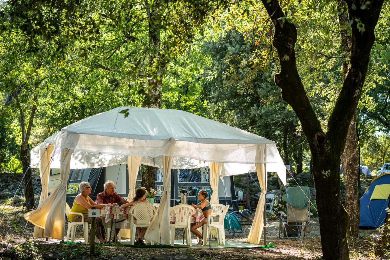 Charmant camping Familiale 3 Etoiles vue 360 plage piscine à débordement empl XXL Labeaume Exterior foto