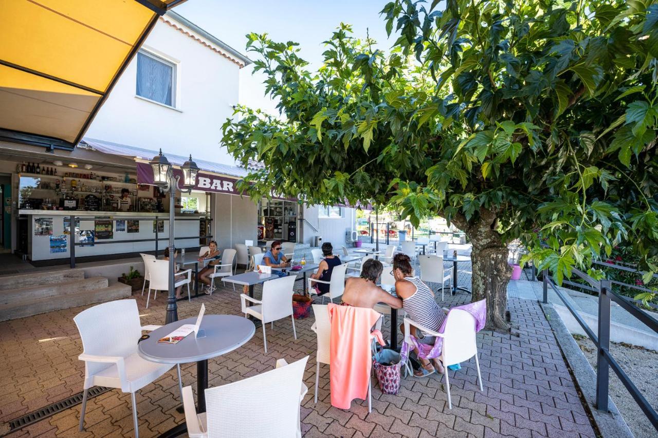 Charmant camping Familiale 3 Etoiles vue 360 plage piscine à débordement empl XXL Labeaume Exterior foto