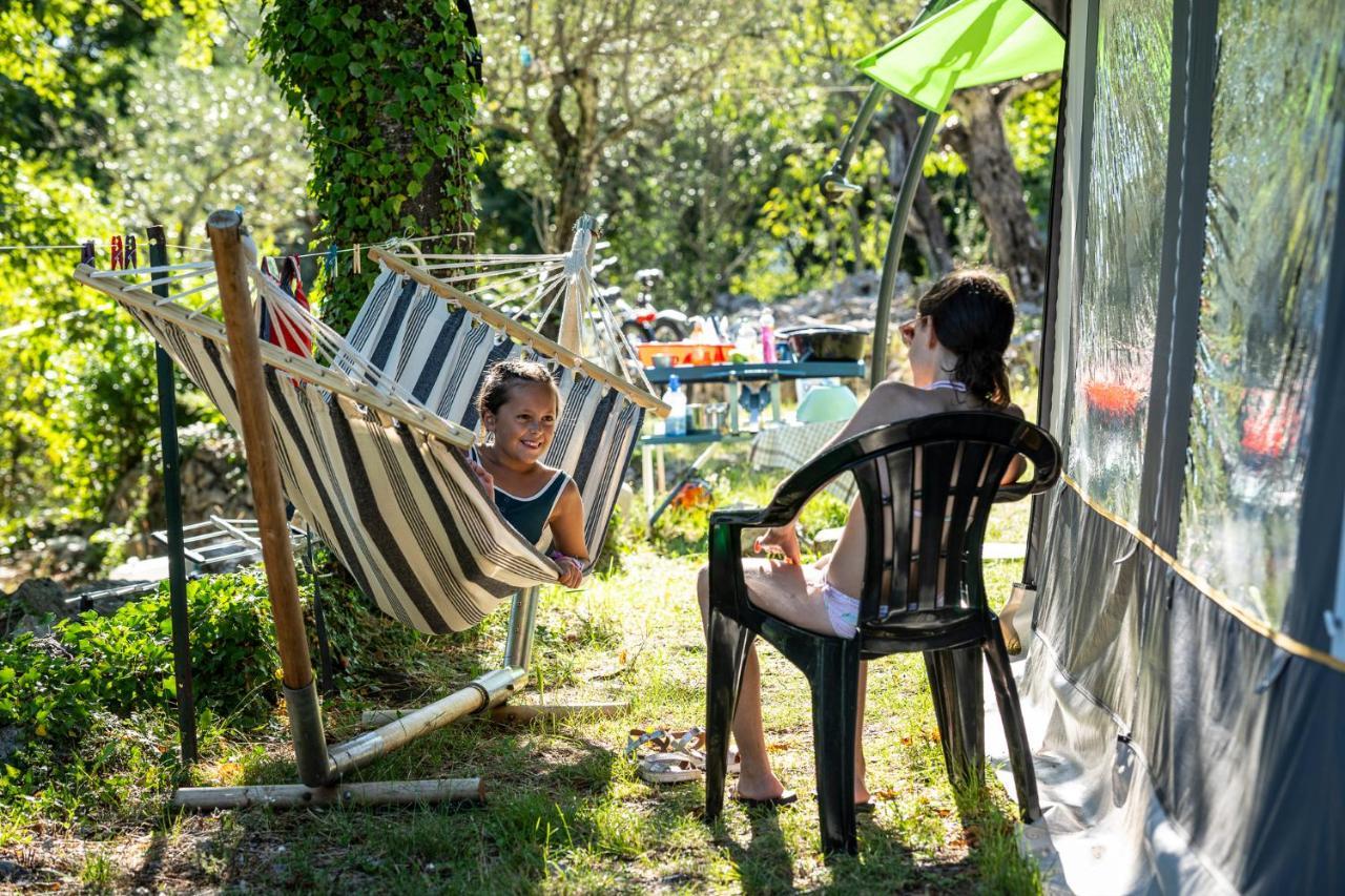 Charmant camping Familiale 3 Etoiles vue 360 plage piscine à débordement empl XXL Labeaume Exterior foto