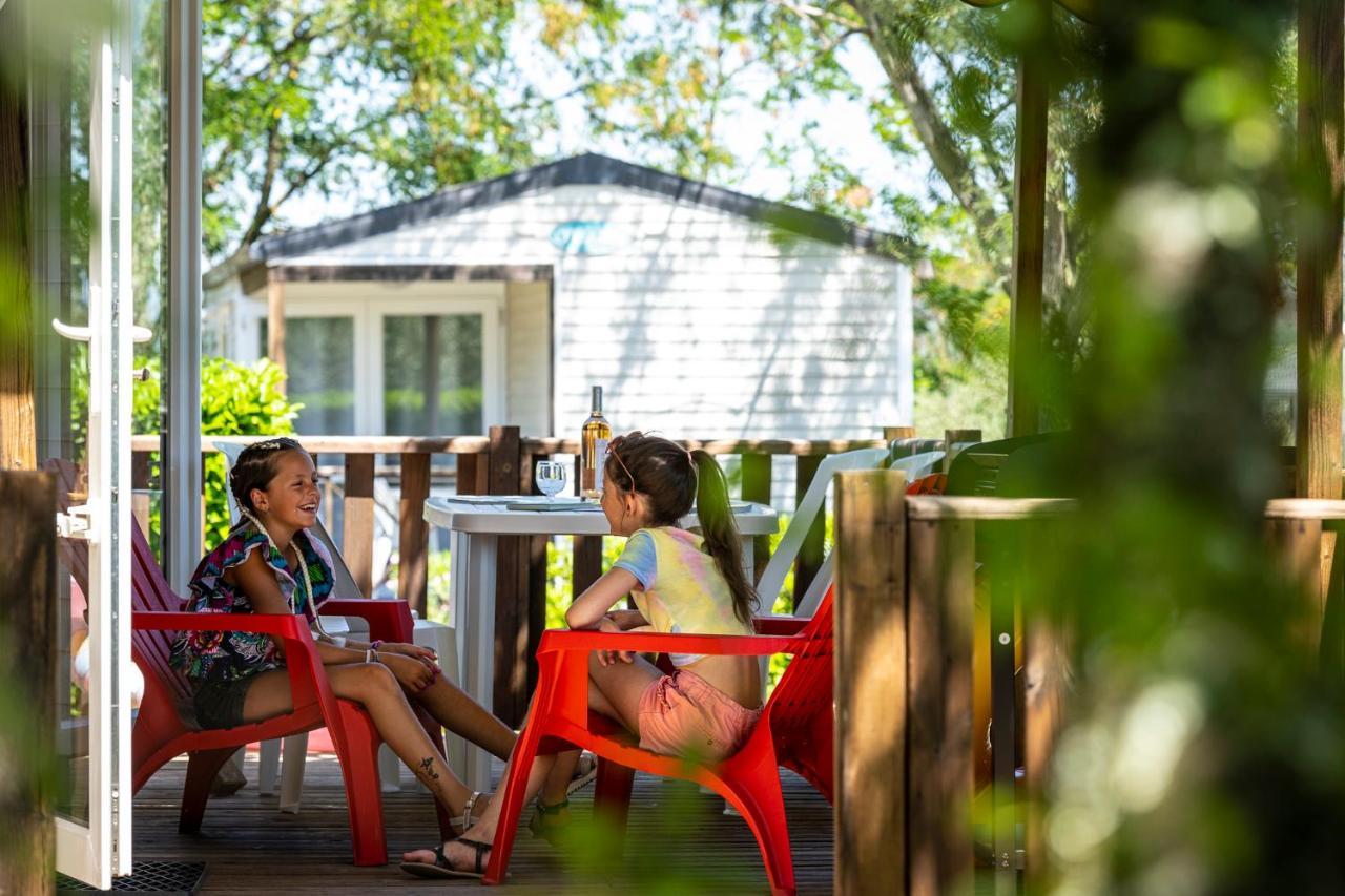 Charmant camping Familiale 3 Etoiles vue 360 plage piscine à débordement empl XXL Labeaume Exterior foto