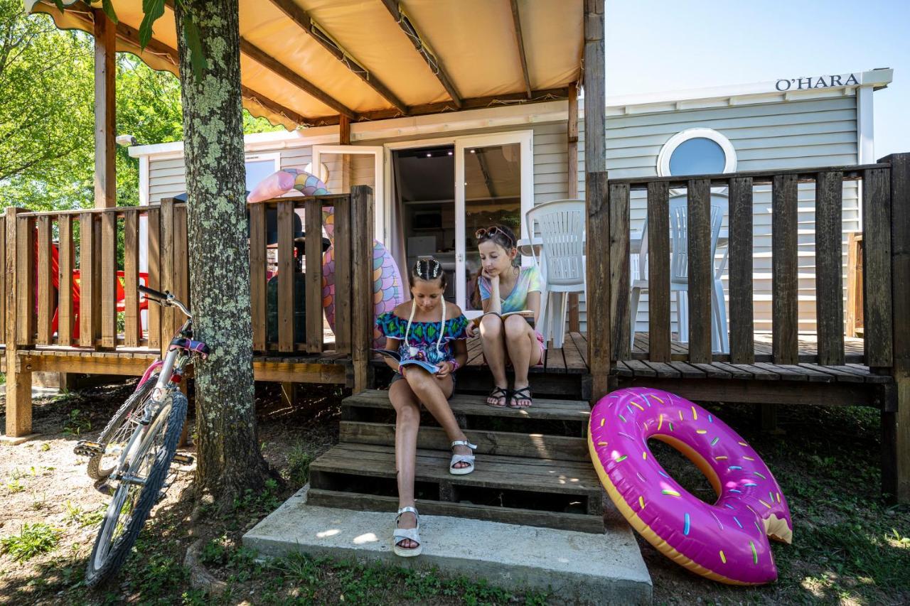 Charmant camping Familiale 3 Etoiles vue 360 plage piscine à débordement empl XXL Labeaume Exterior foto