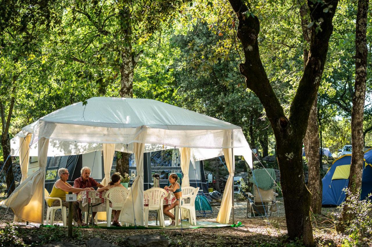 Charmant camping Familiale 3 Etoiles vue 360 plage piscine à débordement empl XXL Labeaume Exterior foto